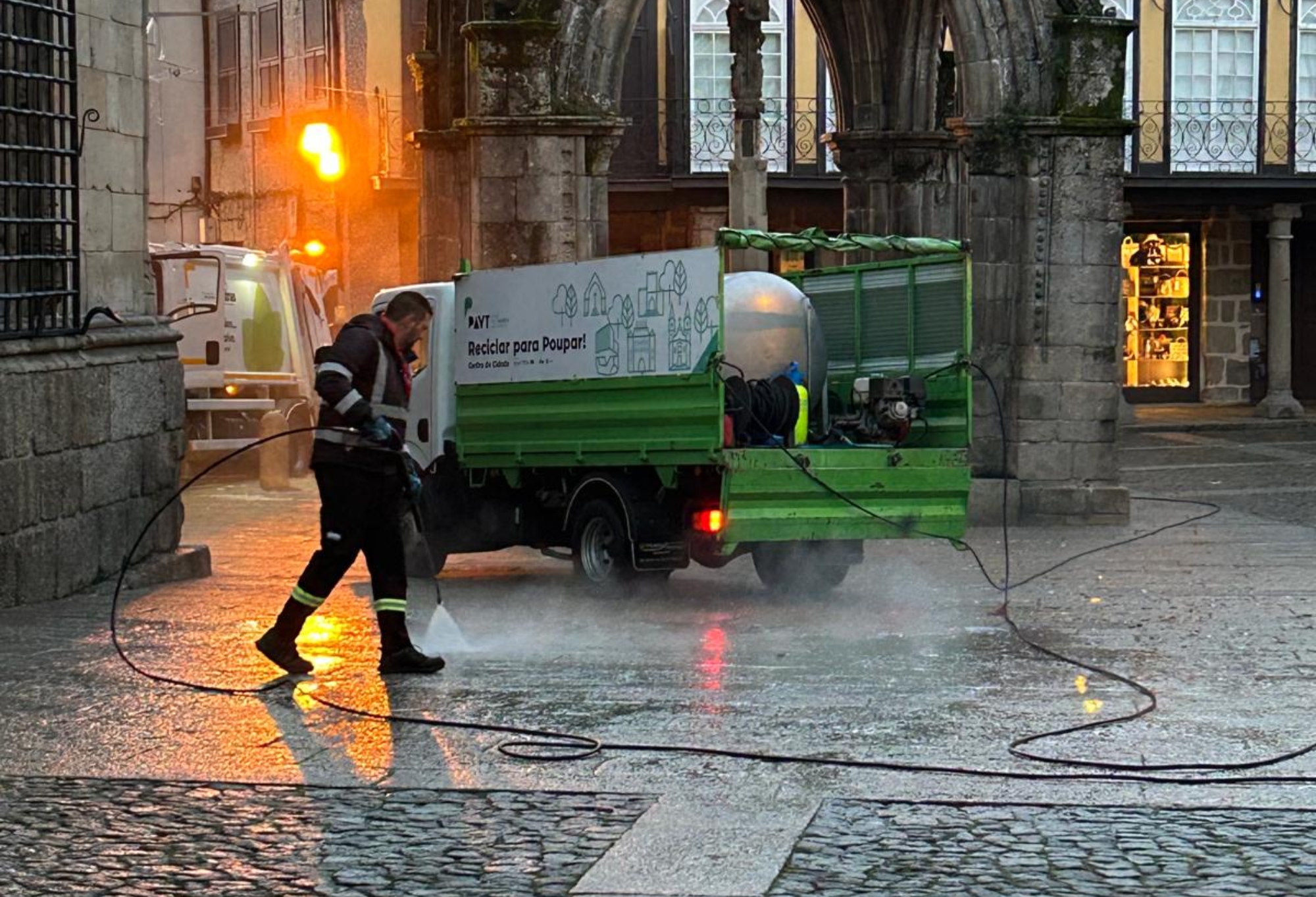 Equipa da Vitrus devolve o esplendor ao Centro Histórico depois do Cortejo do Pinheiro